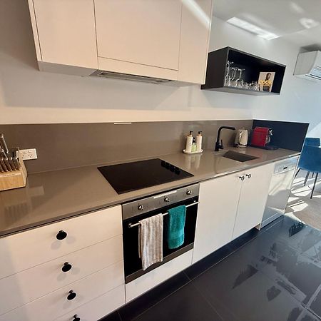 Midnight Luxe 1Br 1Bath Apartment 104 In The Heart Of Braddon Pool Sauna Secure Parking Wine Wifi キャンベラ エクステリア 写真