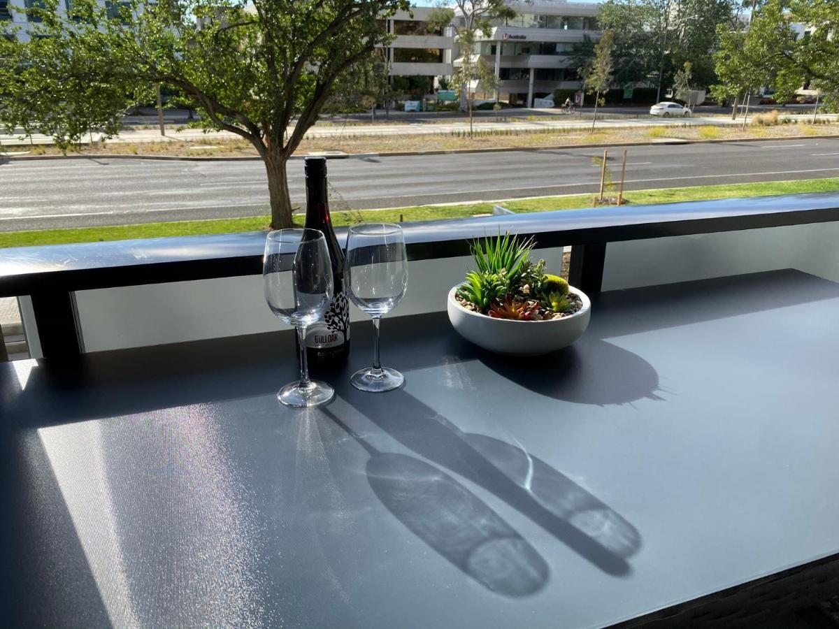 Midnight Luxe 1Br 1Bath Apartment 104 In The Heart Of Braddon Pool Sauna Secure Parking Wine Wifi キャンベラ エクステリア 写真