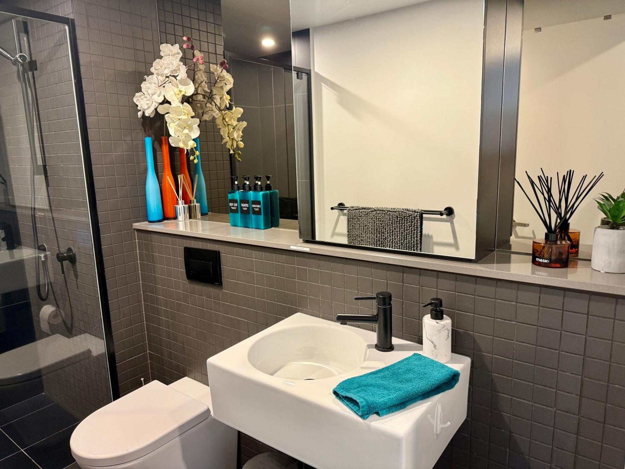 Midnight Luxe 1Br 1Bath Apartment 104 In The Heart Of Braddon Pool Sauna Secure Parking Wine Wifi キャンベラ エクステリア 写真