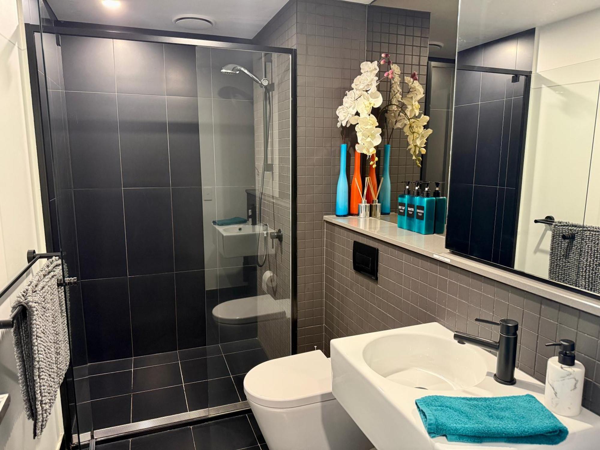 Midnight Luxe 1Br 1Bath Apartment 104 In The Heart Of Braddon Pool Sauna Secure Parking Wine Wifi キャンベラ エクステリア 写真