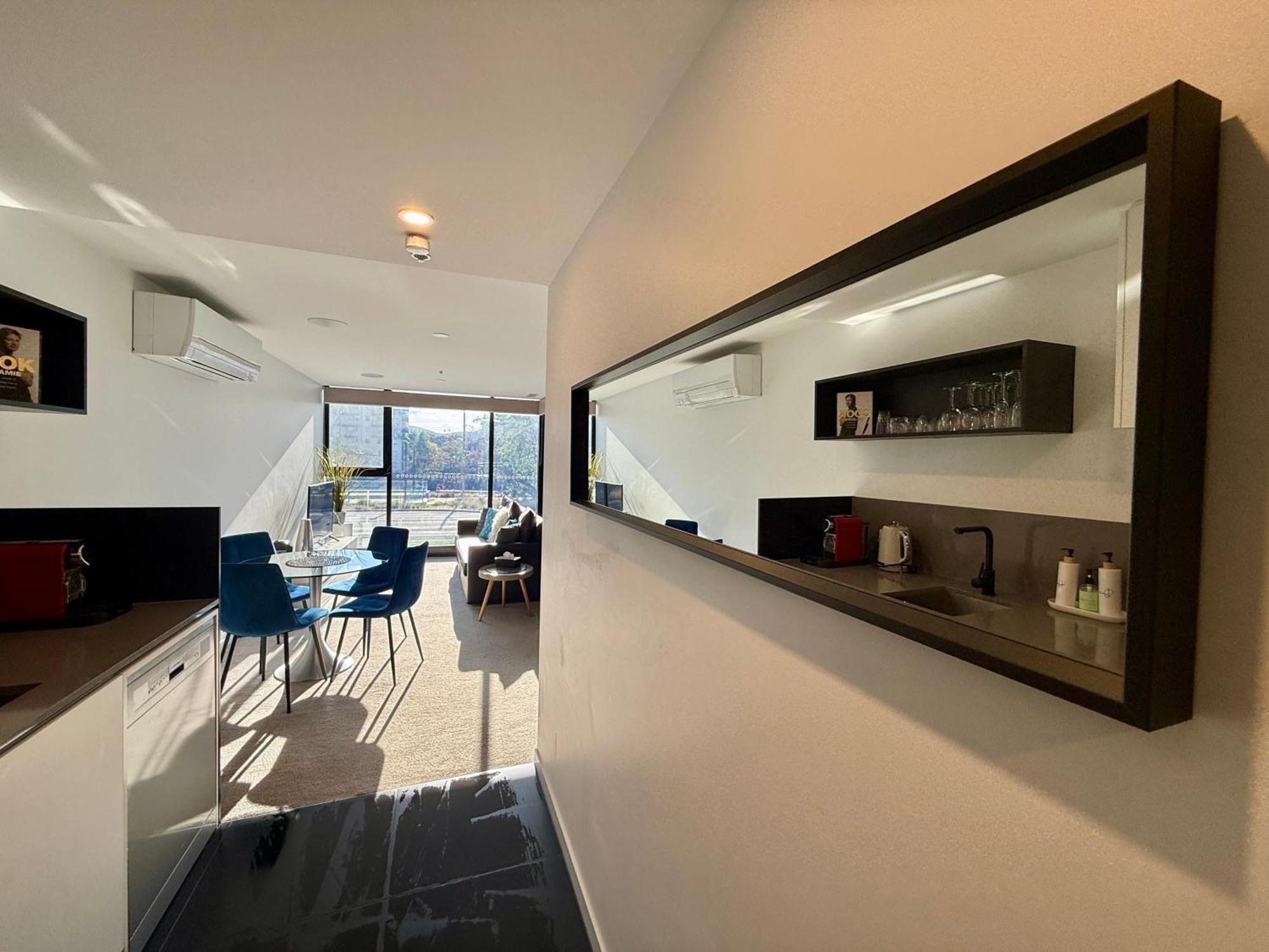 Midnight Luxe 1Br 1Bath Apartment 104 In The Heart Of Braddon Pool Sauna Secure Parking Wine Wifi キャンベラ エクステリア 写真
