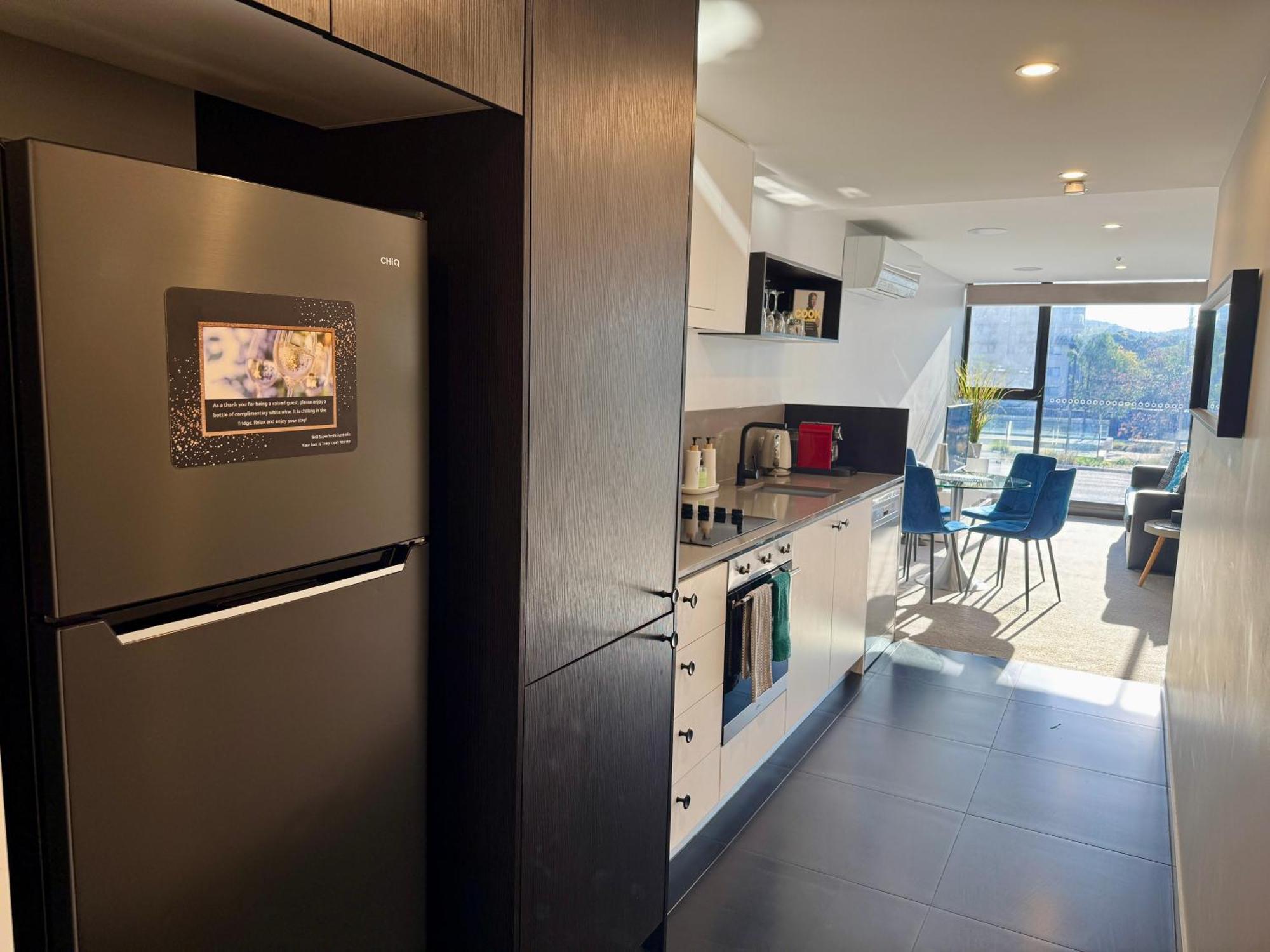 Midnight Luxe 1Br 1Bath Apartment 104 In The Heart Of Braddon Pool Sauna Secure Parking Wine Wifi キャンベラ エクステリア 写真