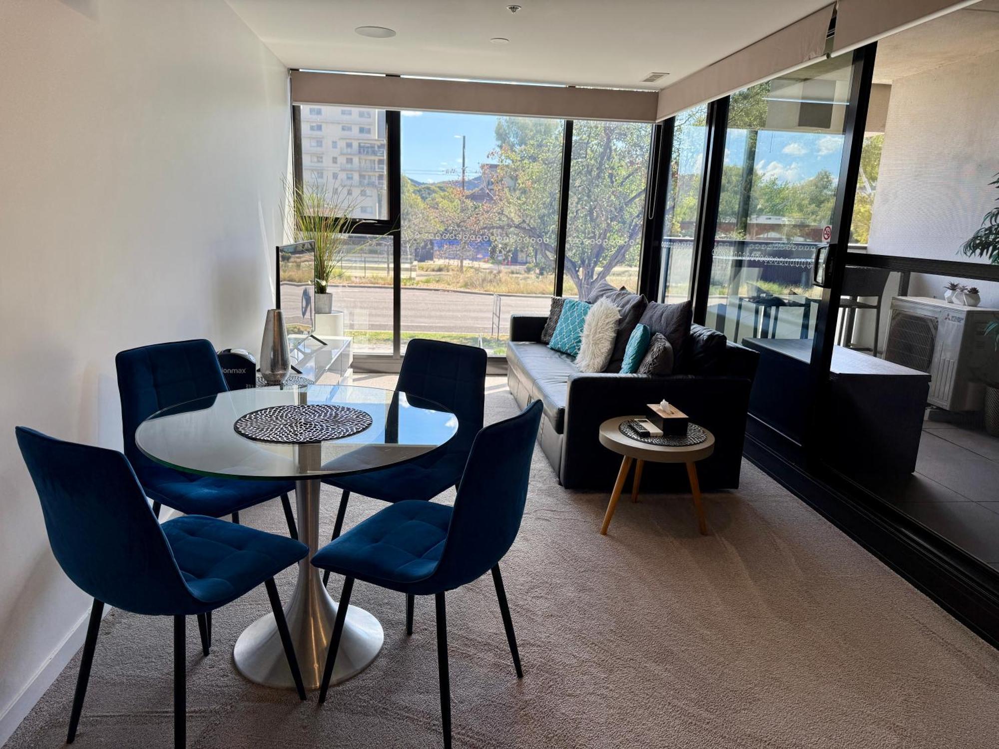 Midnight Luxe 1Br 1Bath Apartment 104 In The Heart Of Braddon Pool Sauna Secure Parking Wine Wifi キャンベラ エクステリア 写真