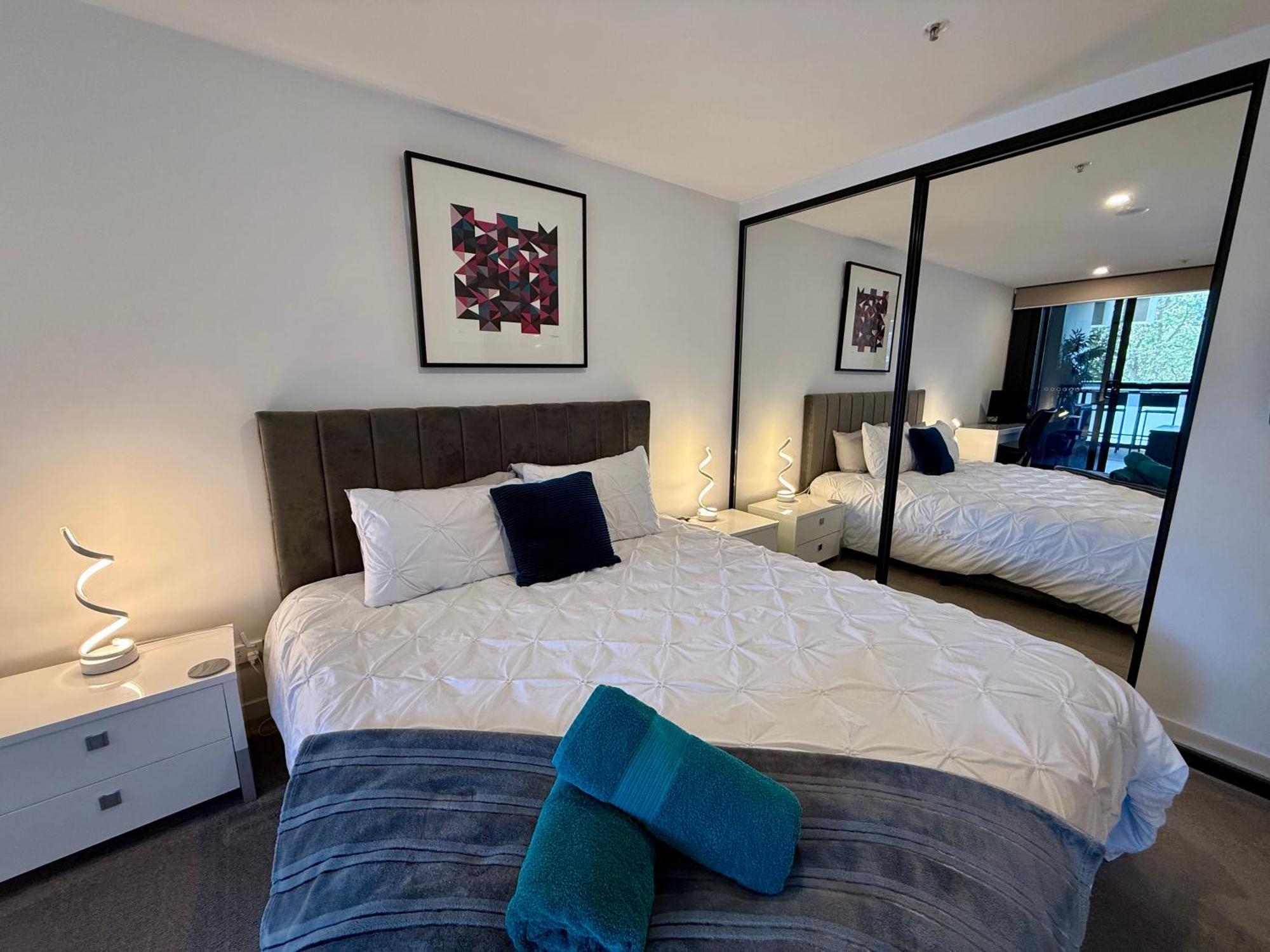 Midnight Luxe 1Br 1Bath Apartment 104 In The Heart Of Braddon Pool Sauna Secure Parking Wine Wifi キャンベラ エクステリア 写真