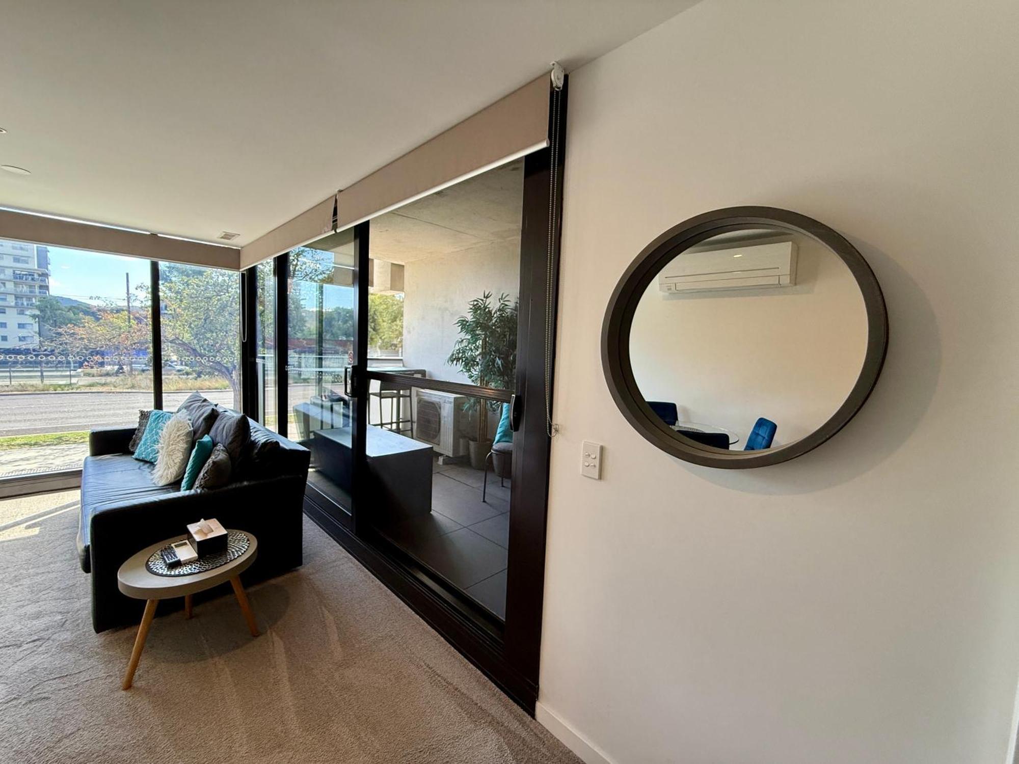 Midnight Luxe 1Br 1Bath Apartment 104 In The Heart Of Braddon Pool Sauna Secure Parking Wine Wifi キャンベラ エクステリア 写真